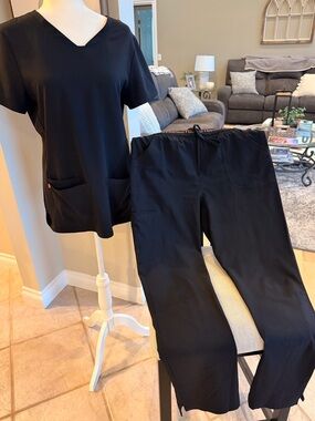 Heartsoul Black Scrub Set Size M | V-neck Top + Pants | Medical Dental Uniform